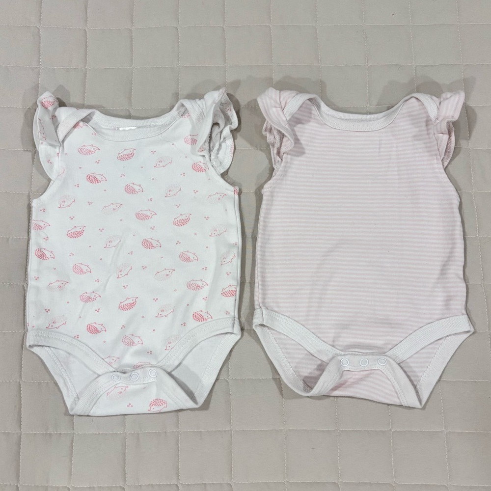 Tres beau et belle Pink and White Baby One Piece Set Ruffle Hedgehog Stripe 0-3M